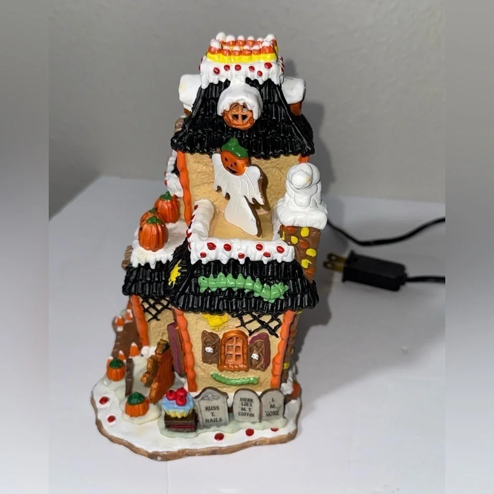 Lemax Not-So-Nice Manor Halloween Village porcelain Lighted House Spooky Town